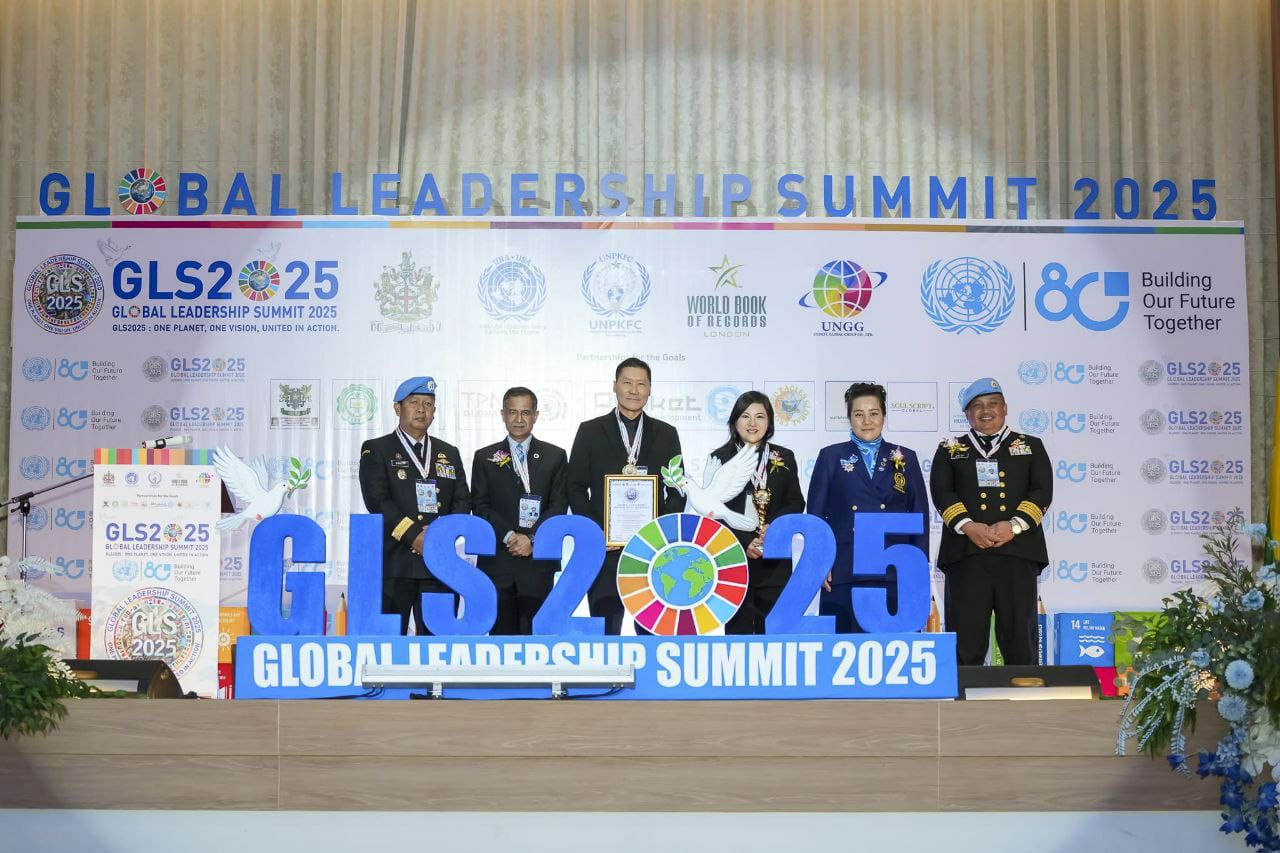 SHEKINAIH SIEW SIN YAP and J AARON K DAVID with delegates at GLS2025