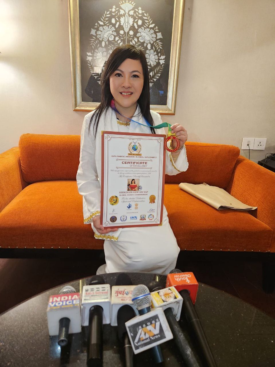 SHEKINAIH SIEW SIN YAP at the DMGP press conference with certificate and medal