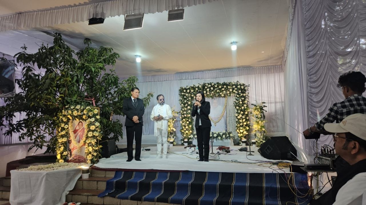 SHEKINAIH SIEW SIN YAP speaking a blessing over the audience beside Mr. Satyam Roychowdhury and the portrait of his late mother, funeral service, Sister Nivedita University, Kolkata